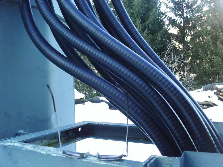 10 Cables on tower in Tarvisio, Italy, the same as UK ones.  One tower in Birmingham has 24 cables.