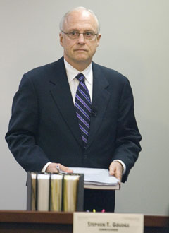 Justice Stephen Goudge arrives for the first day of public hearings at the inquiry into the work of discredited pathologist Dr. Charles Smith, on Nov. 12, 2007.