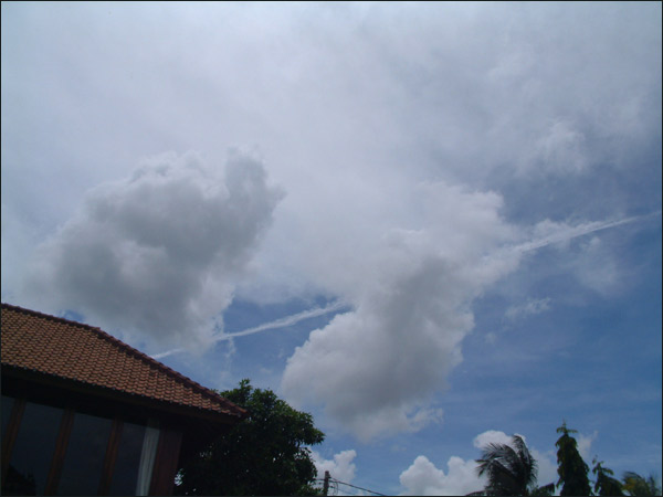 Chemtrail over Bali